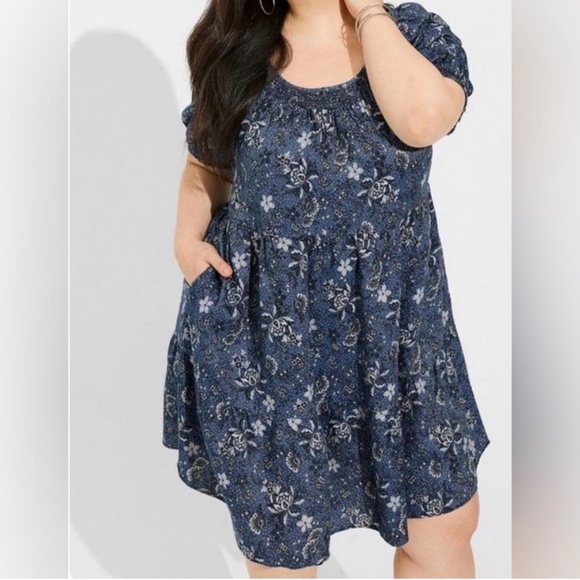 Torrid Chambray Pockets Puff Sleeve Smocked Floral Blue Mini Skater Dress 3X - Picture 3 of 11